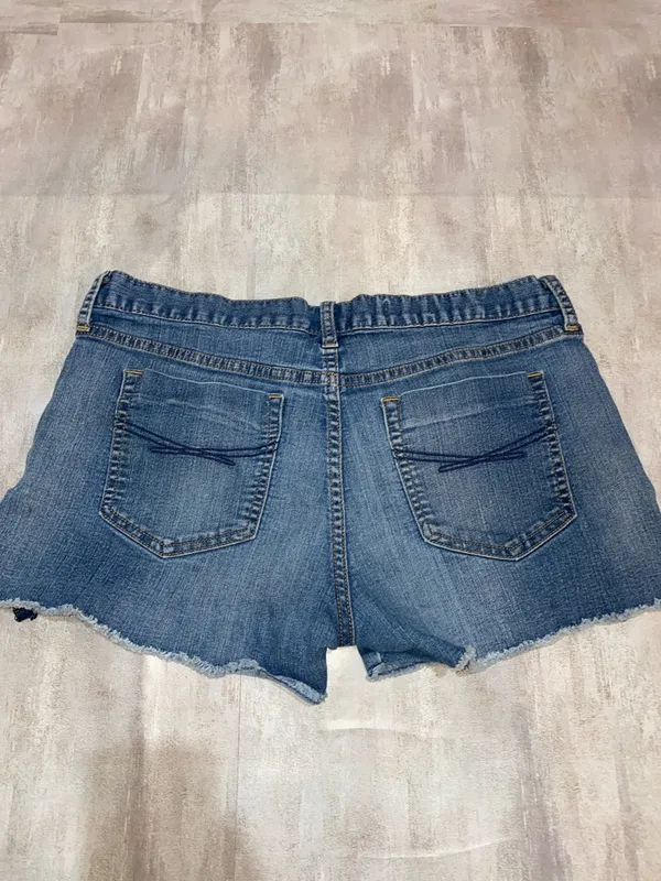 Gap 1969 Women's Blue Denim Jean Shorts with Frayed Hem Side Zippers Size 10 - Image 8