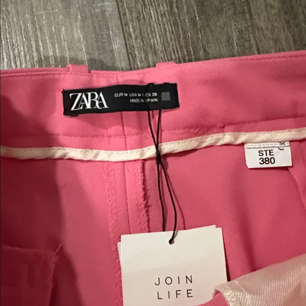 Zara NWT pink cropped pant medium Waist 15 Rise 12 Inseam 26 Leg opening 10.5 - Image 4