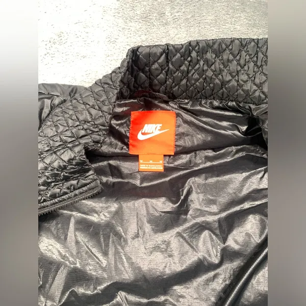 Nike Cascade quilted puffer vest black down medium - Image 8