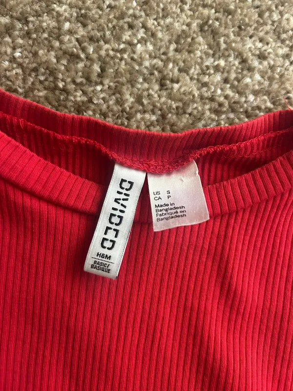 red crop top - Image 3