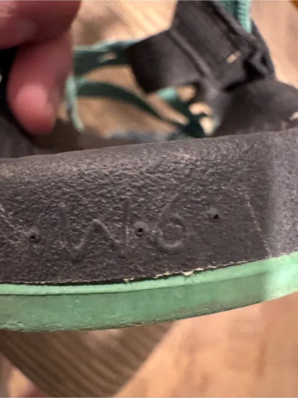 Chacos Womens 6 Classic Strappy Sandals in Black and Teal - Image 3