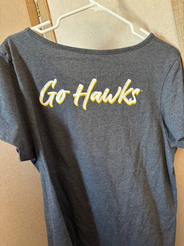 Colosseum Iowa Hawkeyes Charcoal and Gold Graphic Tee XL - Image 3