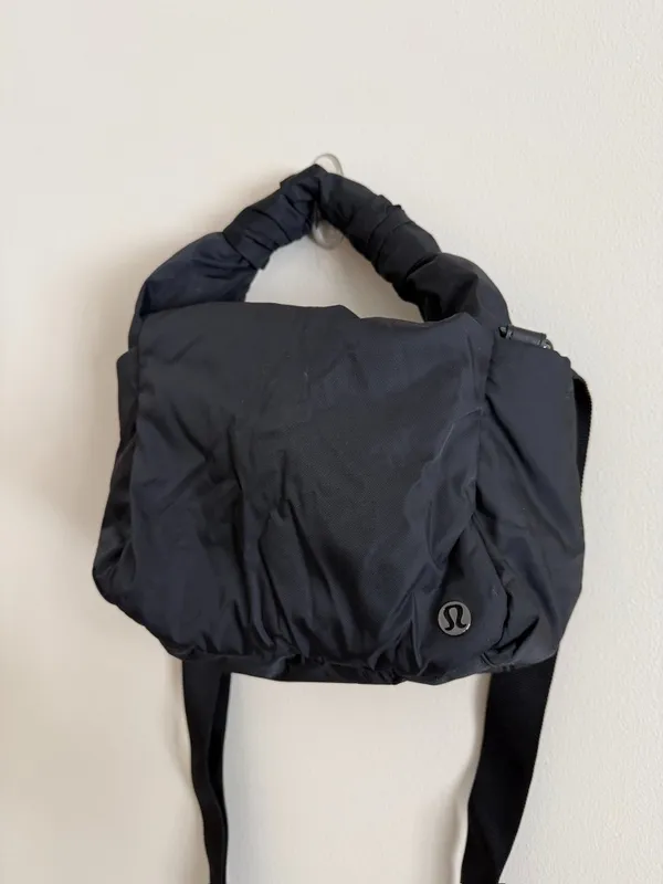 Lululemon Gathered Handle Crossbody Bag  - Image 4