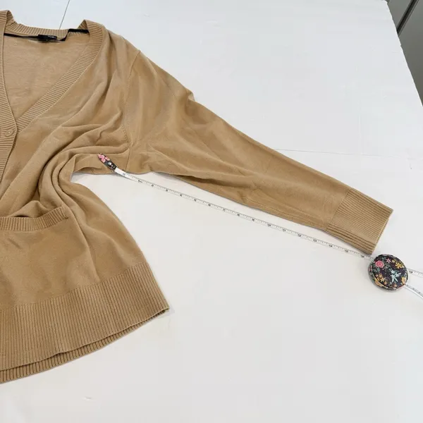 Torrid Neutral Beige V Neck‎ Pocket Button Cardigan Sweater Size 3X - Image 10