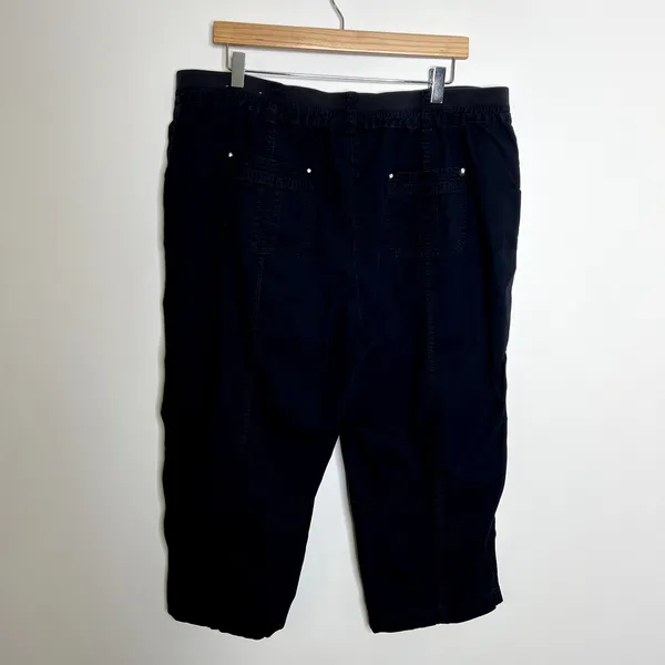 JM Collection Black Cargo Capri Pants - Image 3