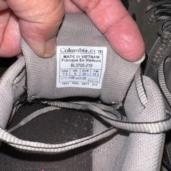 Columbia Techlite Womens 7.5 Trail Hiking Gray‎ Pink Mesh Breathable Gorpcore - Image 3