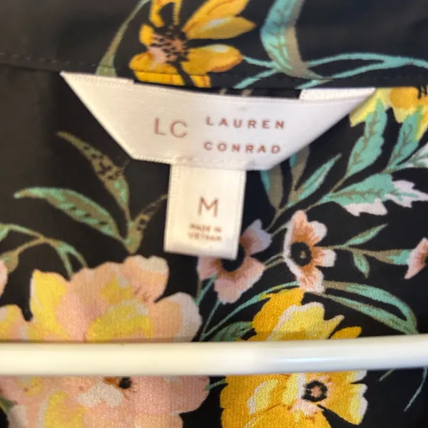 Lauren Conrad Floral Blouse size medium - Image 3