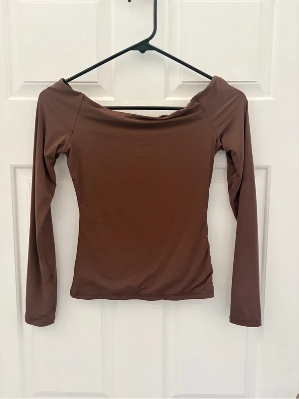Sukksess Off-Shoulder Long Sleeve Top in Brown - Image 4