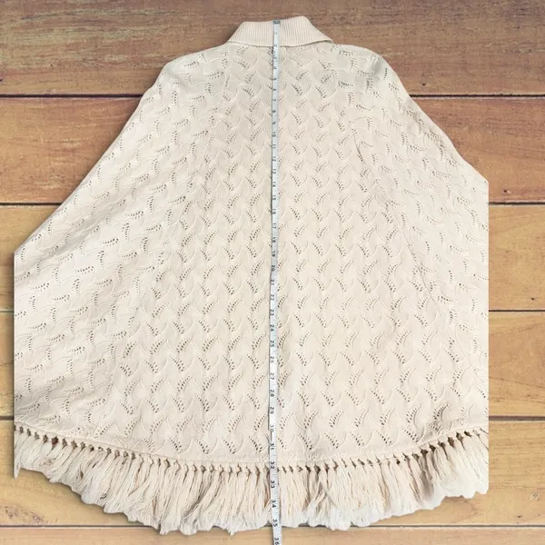 VTG 70's Cuddle Knit Cream Pointelle Button Front Cape Fringe Poncho Cottagecore - Image 3