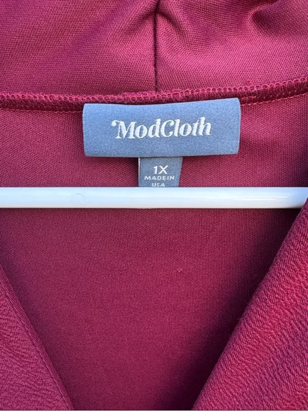 EUC ModCloth V Neck Knee Length Dress Size 1X - Image 2