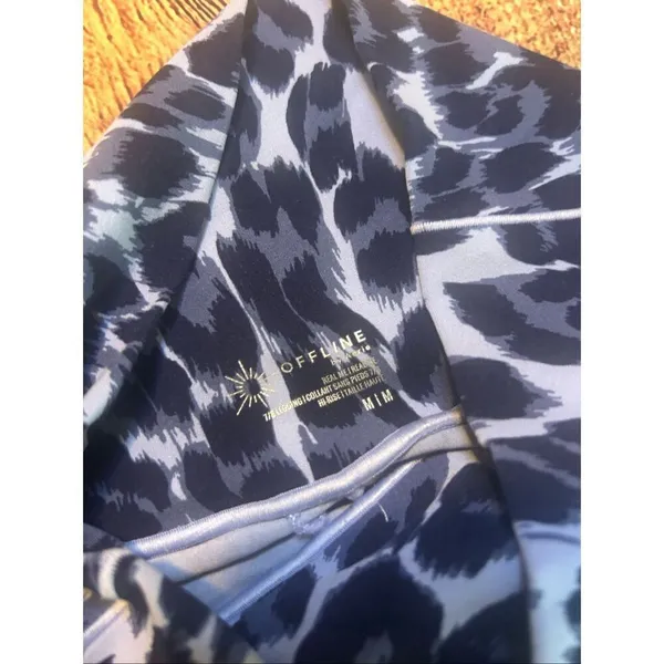 Aerie Offline Blue Cheetah Crossover Waist Legging 7/8 length and Size M - Image 5