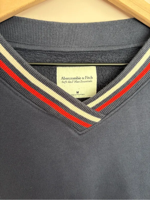Abercrombie Soft AF Max Essentials Navy V-Neck Sweatshirt Medium - Image 3