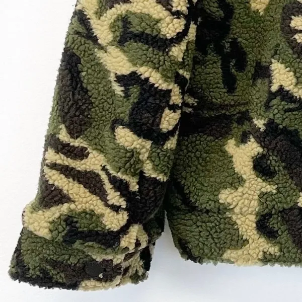 NEW Jocelyn Womens S‎ Sherpa Trucker Jacket Faux Fur Collar Camo Green Black - Image 5