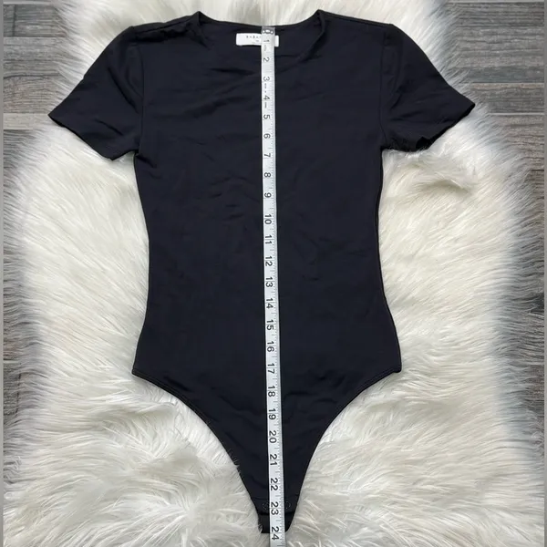 Babaton Aritzia Contour Crew Shortsleeved Bodysuit - Image 7