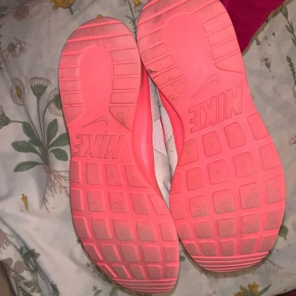 Nike shoes - Image 6