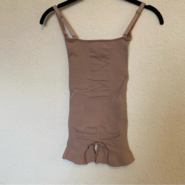 SKIMS Seamless Sculpt Open Bust Bodysuit Under bust Sienna size XS - Image 5