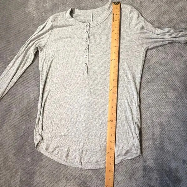 Aerie Women’s XS Gray Ribbed Long Sleeve Henley Snap Button Curved Hem Top #1800 - Image 6