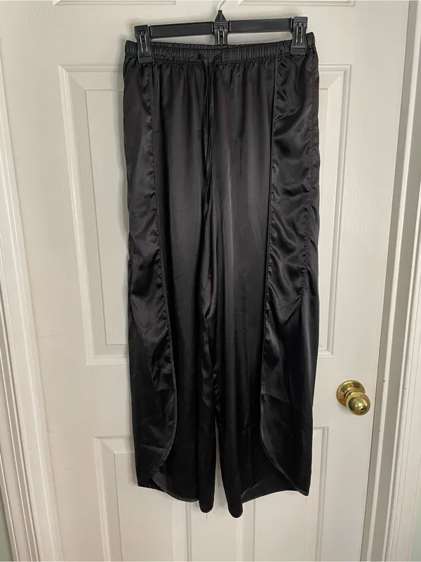 BB Dakota Black Satin Short-Sleeve Pajama Set with Drawstring Pants Size Small - Image 9