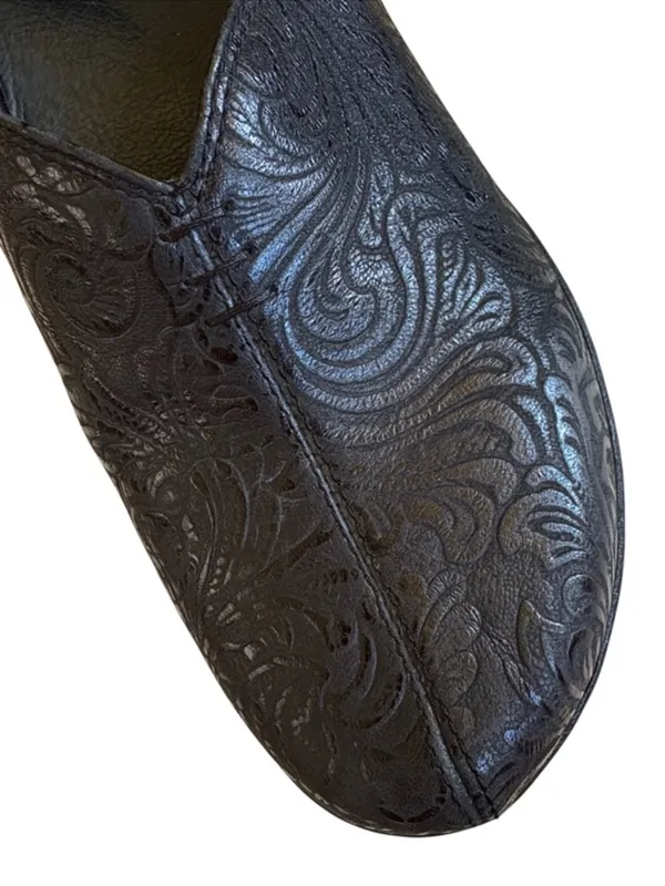 EUC Dansko Leather Embossed clogs Black Size 8 - Image 6