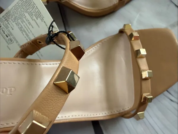 The Drop Avery Women’s Studded Block Heel Sandals in Dow Tan - Image 8