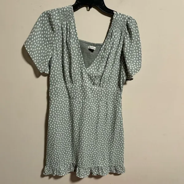 Abercrombie Flutter Sleeve Dress in Mint Dot Smocked- Size Medium - Image 2
