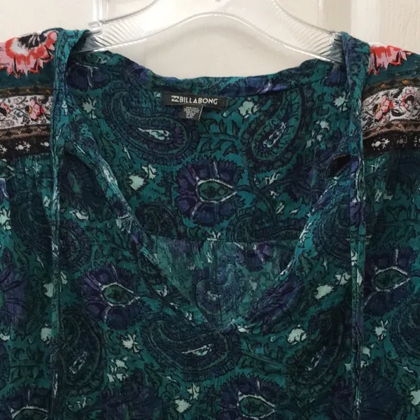 FINAL MARKDOWN Ladies billabong top Small - Image 2