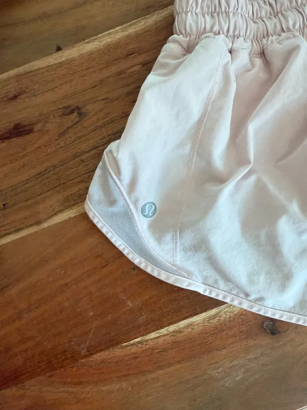 Lululemon Shorts Hotty Hot 2.5" - Image 3