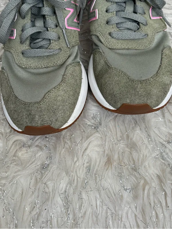 New Balance Women's Olive Green/Sneakers with Pink Details Size 9 - Image 7