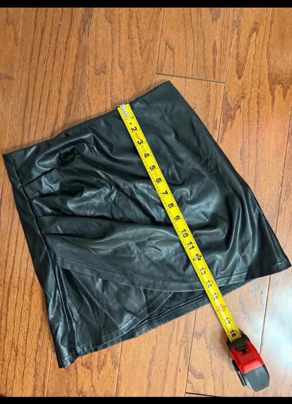 SHEIN Black faux leather skirt - size Small ***Refer to measurements. Beautiful skirt to wear out on a party trip. Fun & spunky. black faux leather mini skirt features prominent side ruching and an asymmetric hem Measurements approximately 15” waste x 15” long. Non- smoking home. priced to sell at as is condition. Don’t like my price, make reasonable offer! And thank you for checking my closet. - Image 7