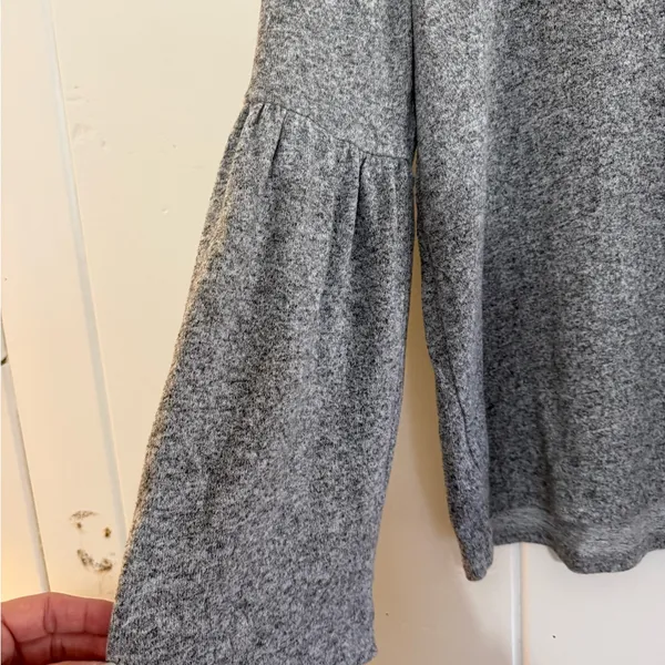 Zara Heather Gray Long Sleeve Top soft fuzzy fabric size M - Image 3