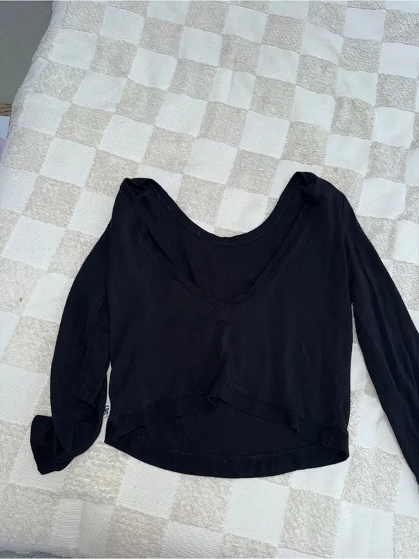Good American‎ size 1 Skouchy Sweater Fits M - Image 5