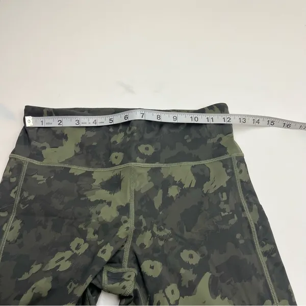 Vuori Stride Pocket Leggings‎ Size Small Green Camo Women’s High Waist VW429 - Image 5