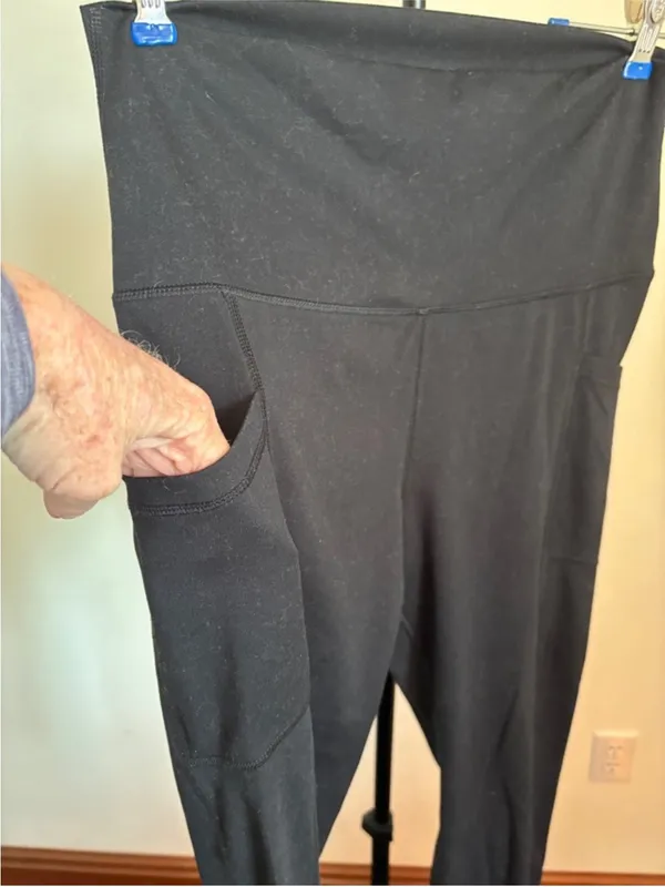 Yogalicious Black High-Waist Pocket Leggings - Image 4