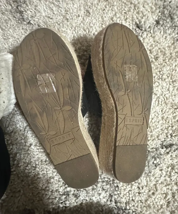 platform sandals Size 7.5 - Image 3