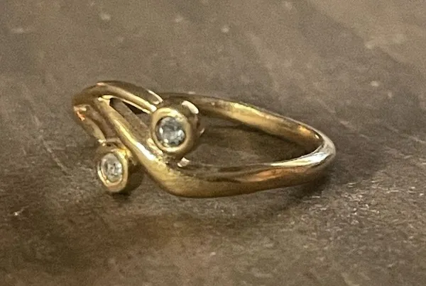 Vintage 1985 Avon soft sweep crystal pinky ring Gold - Image 4