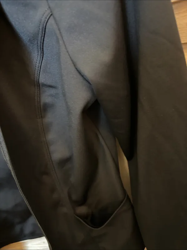 Black Zip - Image 3