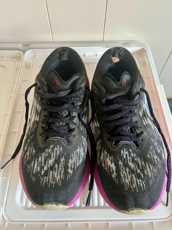 ASICS Novablast 3 Sneakers - Image 2