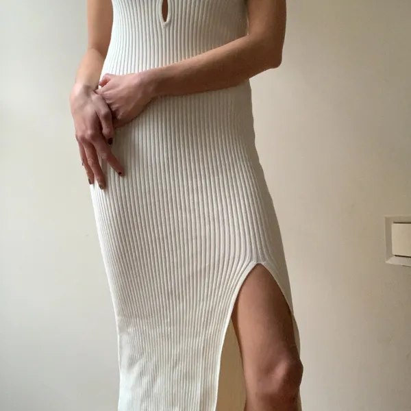 Abercrombie & Fitch keyhole white midi sweater dress - Image 4