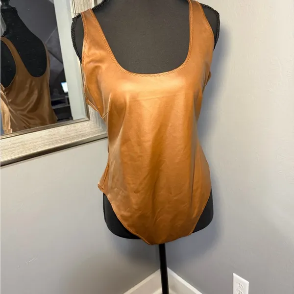 SKIMS Wet Jersey Tank Bodysuit Brown Faux Leather g string size large. - Image 2