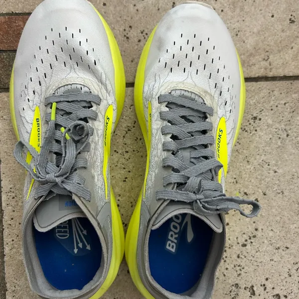 EUC Brooks Hyperion Elite 2 Running shoes size 6.5 - Image 4