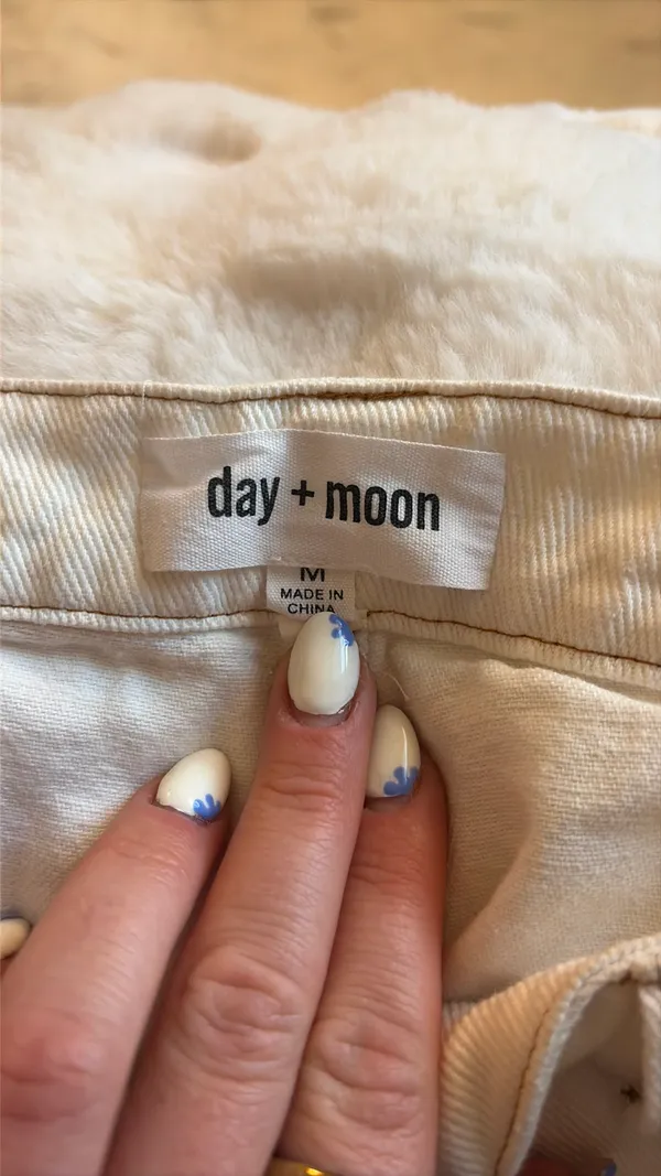 Day + Moon White Denim Shorts Size M - Image 4