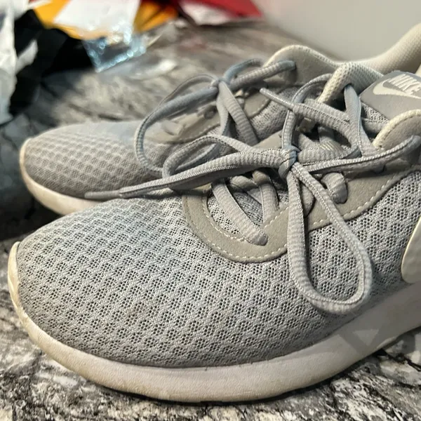 Nike Women's Gray Sneakers - Image 3