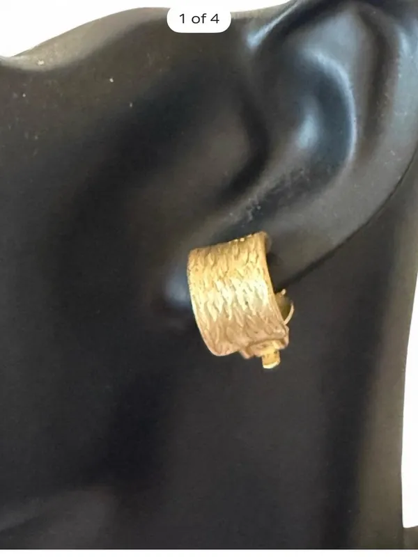 Vintage Gold textured hoop Clip on earrings with feather-like pattern - Image 2