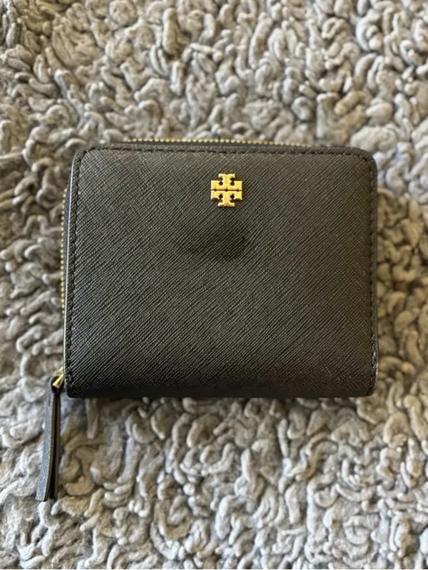 Tory Burch Black Saffiano Zip Coin Wallet with Gold Logo - Image 2