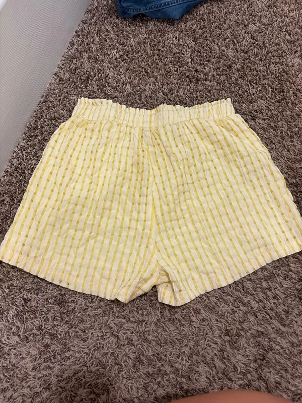 Athletic shorts  - Image 2