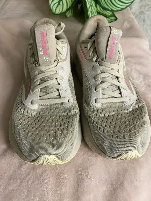 NEW Brooks Adrenaline GTS 24 Women's Running Shoes - Beige - Size 8 - Image 2