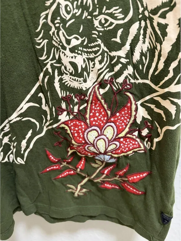 Y2K Guess T Shirt Embroidery Flowers With Tiger Green Sz M - Image 2