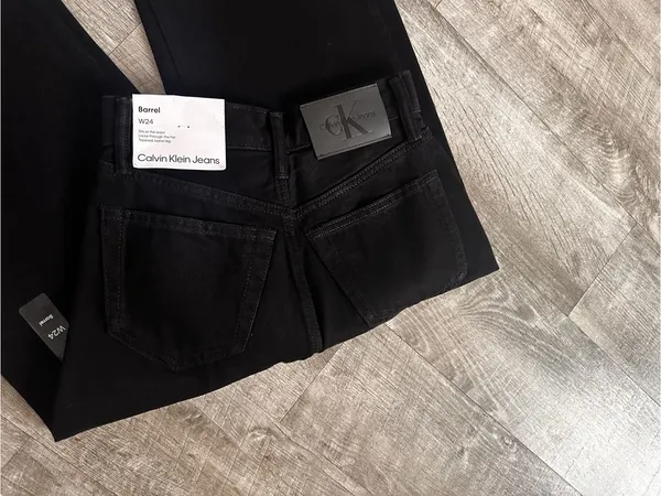 NWT Calvin Klein Barrel Fit High Waisted Jeans Size W24 - Image 3