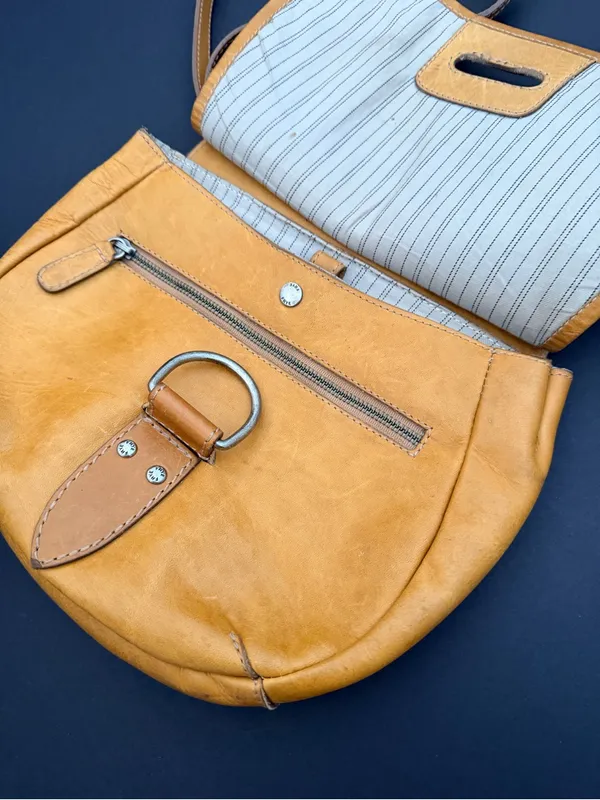 Frye leather saddle bag, crossbody bag, tan 10"x9.5" - Image 7