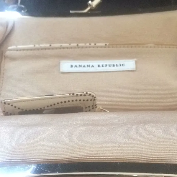 FINAL MARKDOWN Banana republic purse - Image 6